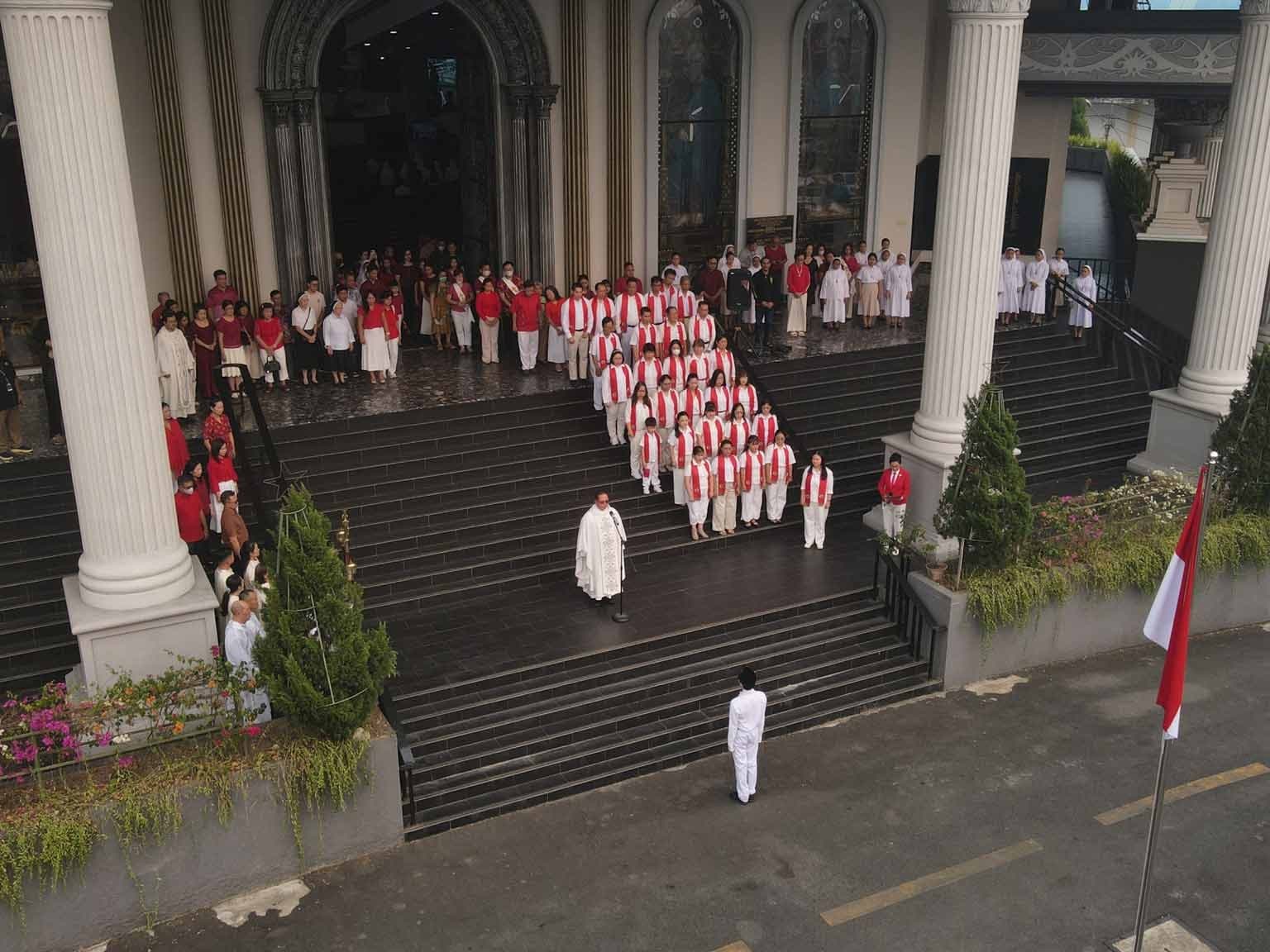 Semarak Merah Putih di Katedral Pontianak: Umat Hadiri Misa Syukur Kemerdekaan RI ke-81